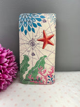 Load image into Gallery viewer, Large Women&#39;s Wallet - Sea Horse White

