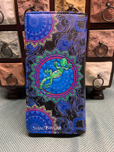 Load image into Gallery viewer, Large Women&#39;s Wallet - Gecko Blue
