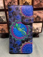 Load image into Gallery viewer, Large Women&#39;s Wallet - Gecko Blue
