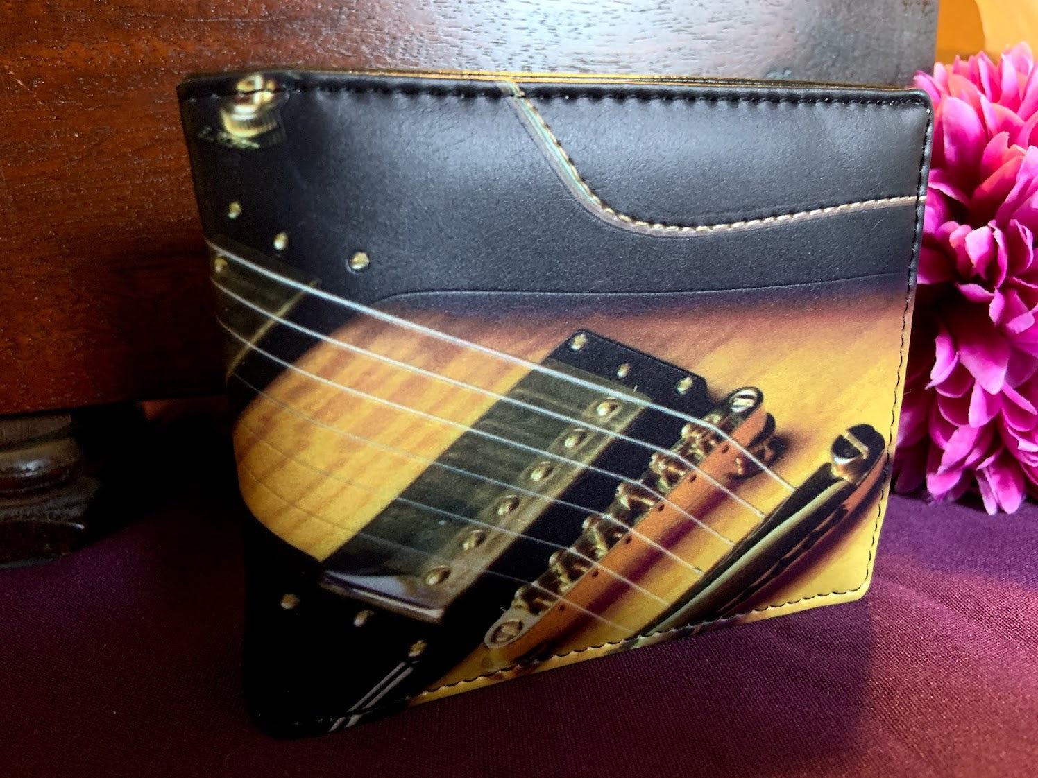 Mens Wallet -Gibson Guitar – Grumpy Pug